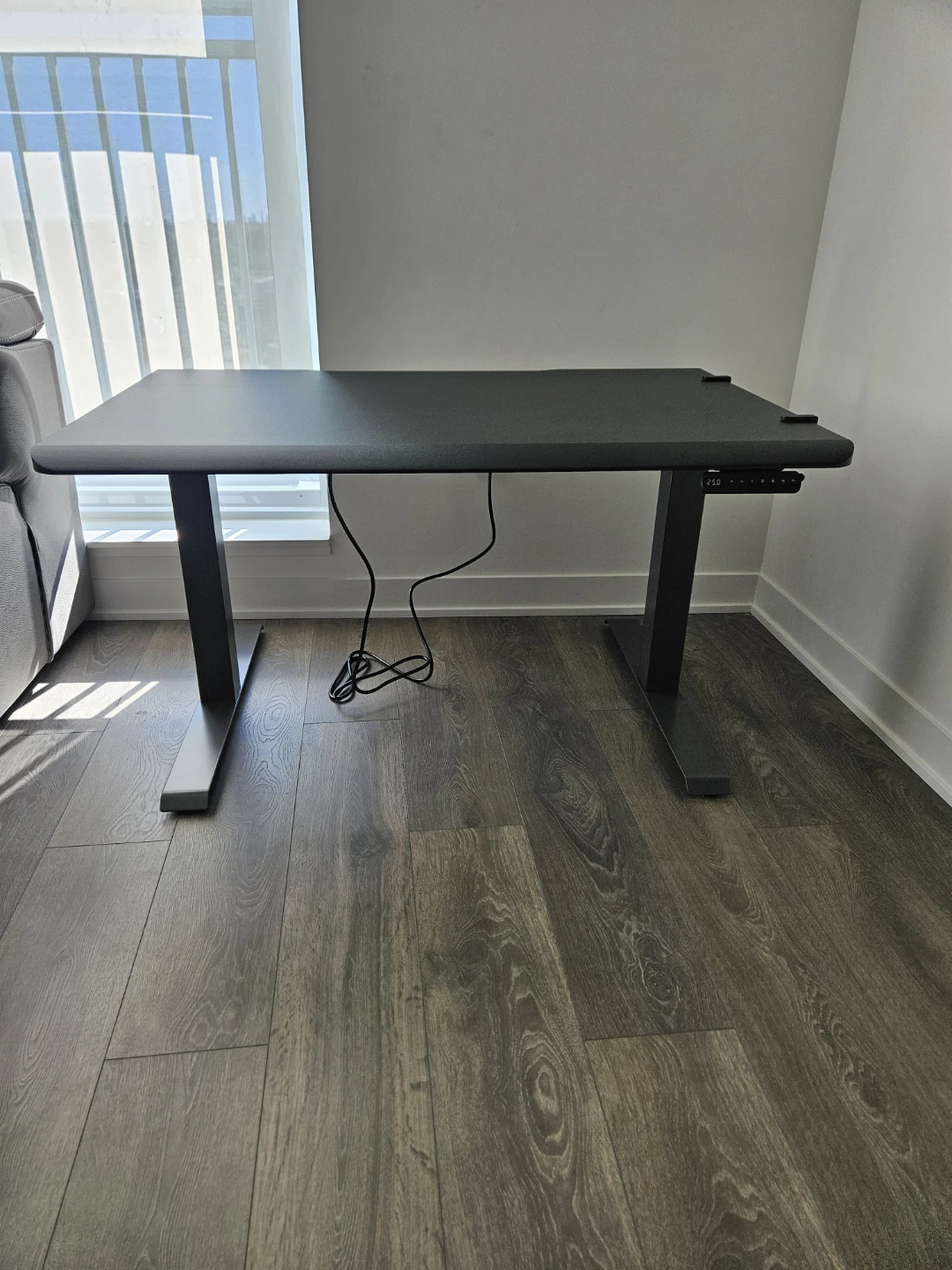 Vari Electric Standing Desk with comfort edge - photo 2