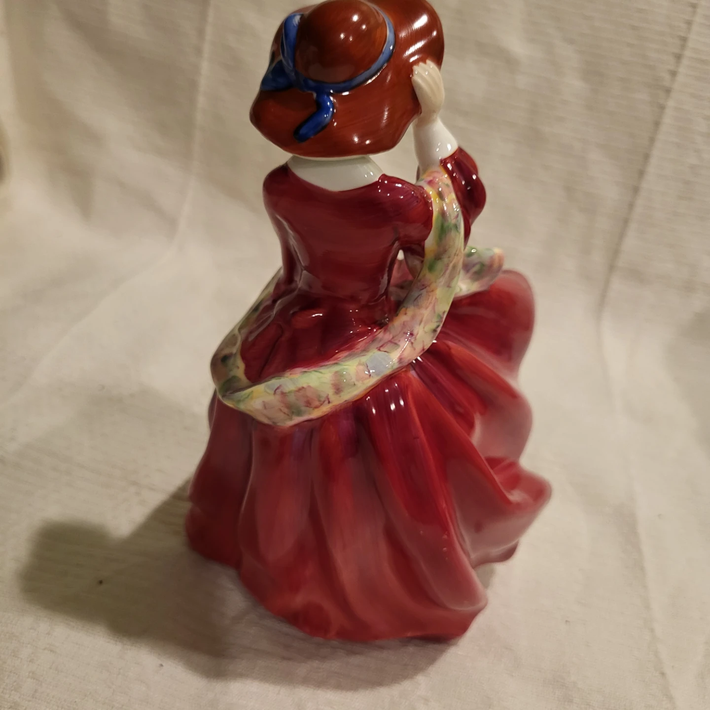 Royal Doulton Top o' the Hill Figurine - photo 3