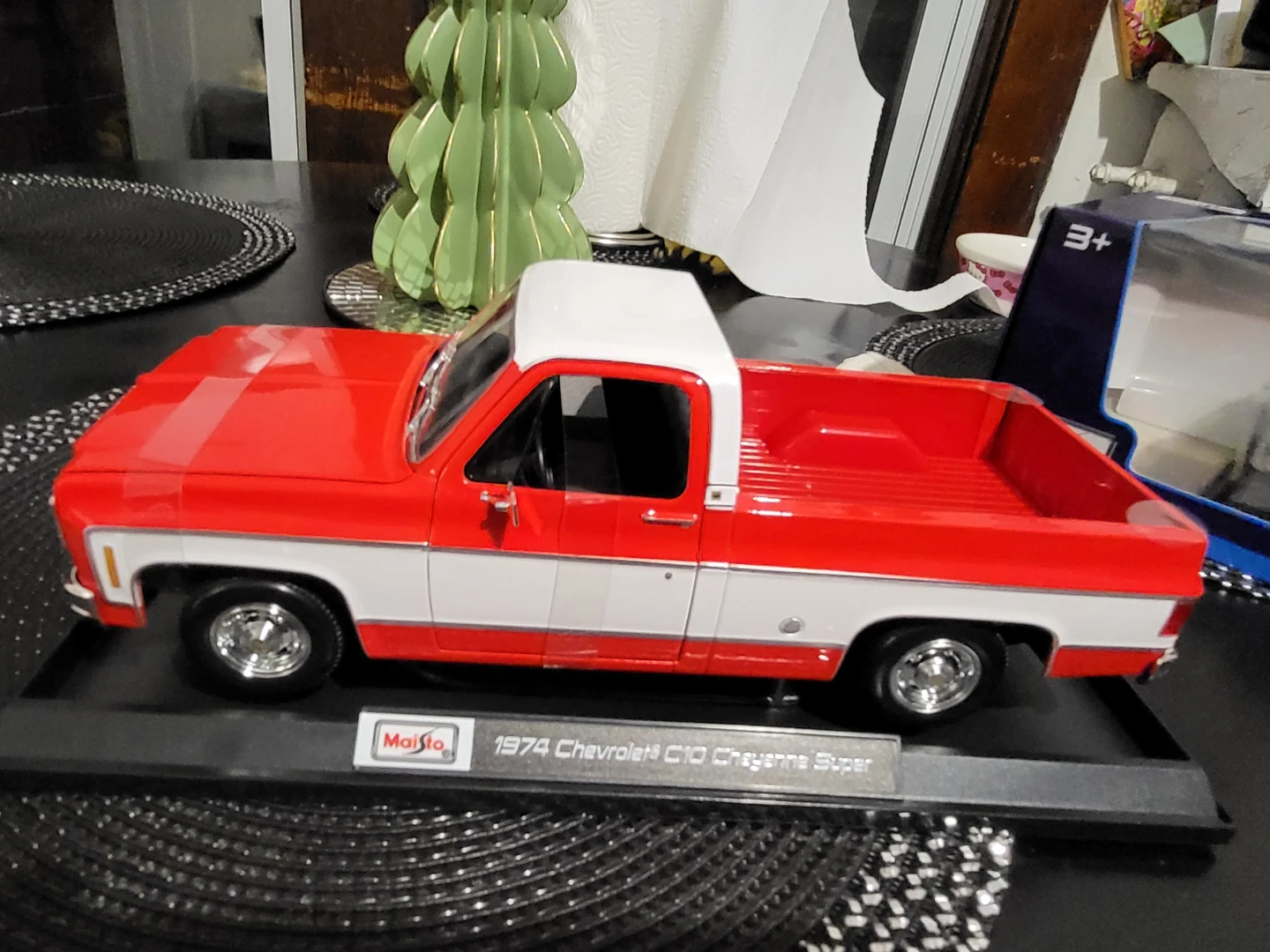 Maisto 1/18 Scale Die-cast Model Trucks - photo 3
