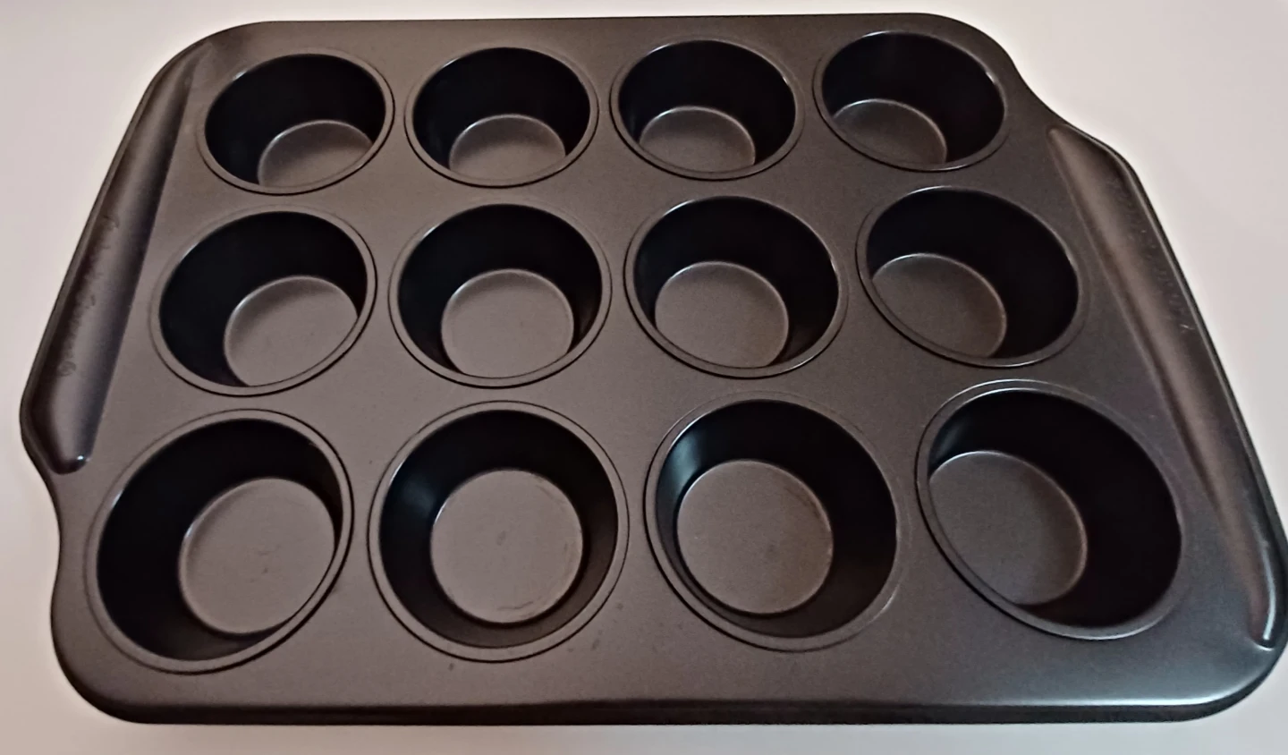Baker's Secret 12-Cup Muffin Pan