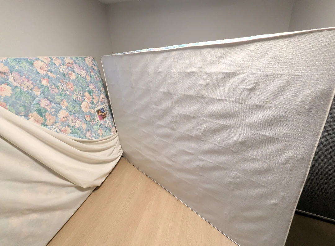 Mattress with box...size double - photo 3