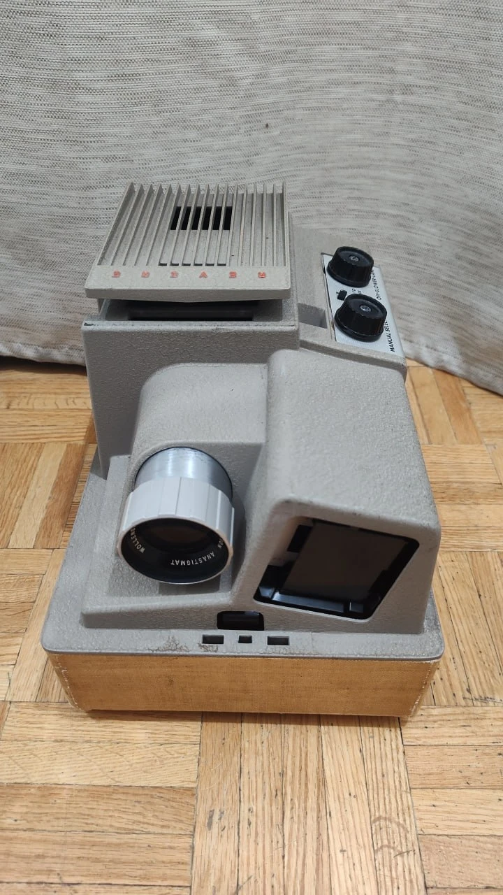 Vintage Revere 553 Slide Projector (No Power Cord) - photo 3