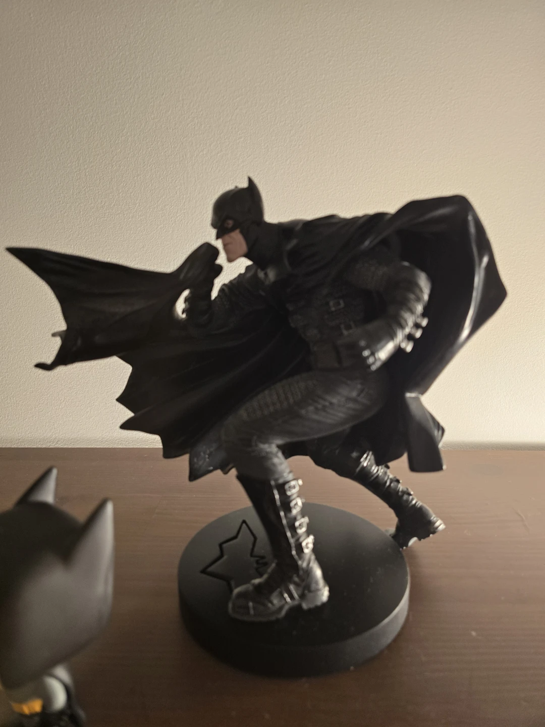 DC Comics Batman Statue - photo 5