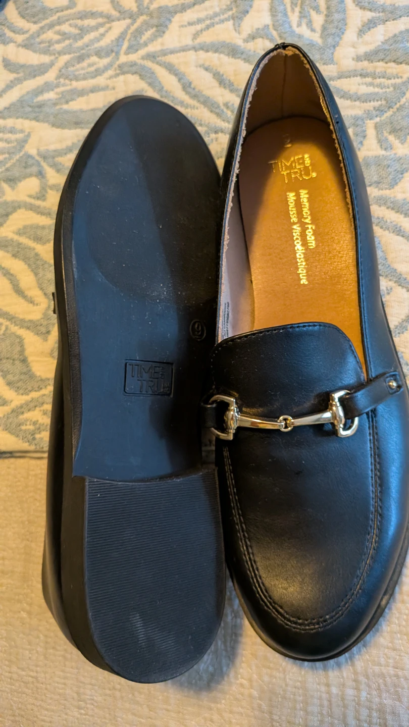 Time and Tru Black Loafers Size 9 - photo 2
