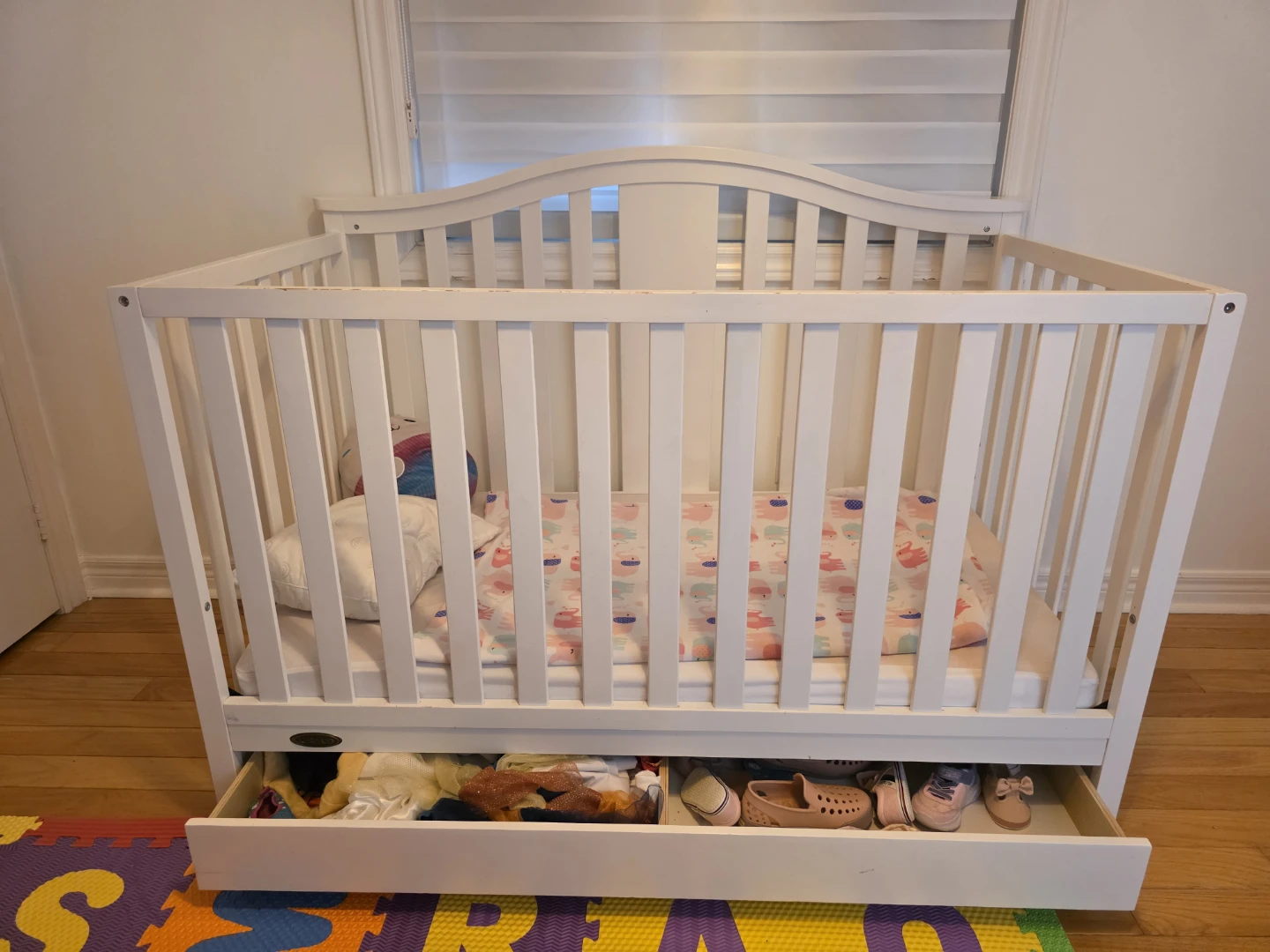Graco 4 in 1 convertible crib plus mattress and storage