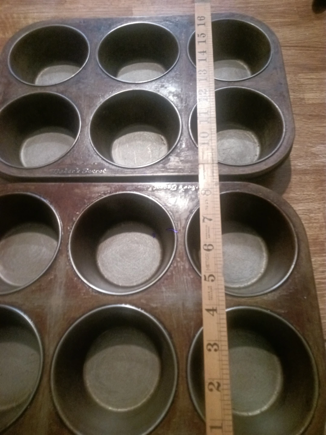 Two Baker's Secret Muffin Pans - photo 3