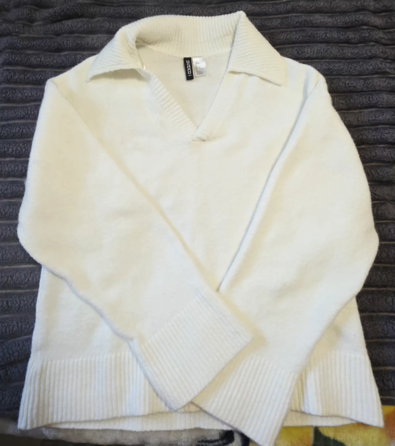H&M Divided White Collar Sweater