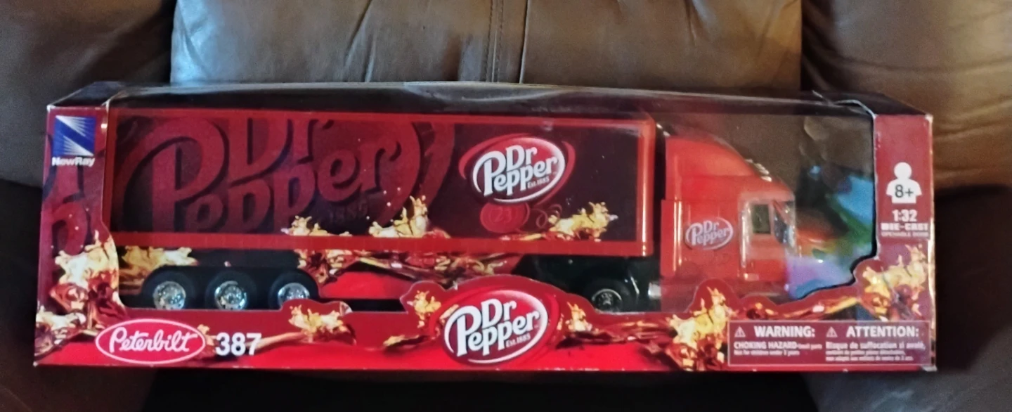 NewRay Peterbilt 387 Dr Pepper Die-cast Model