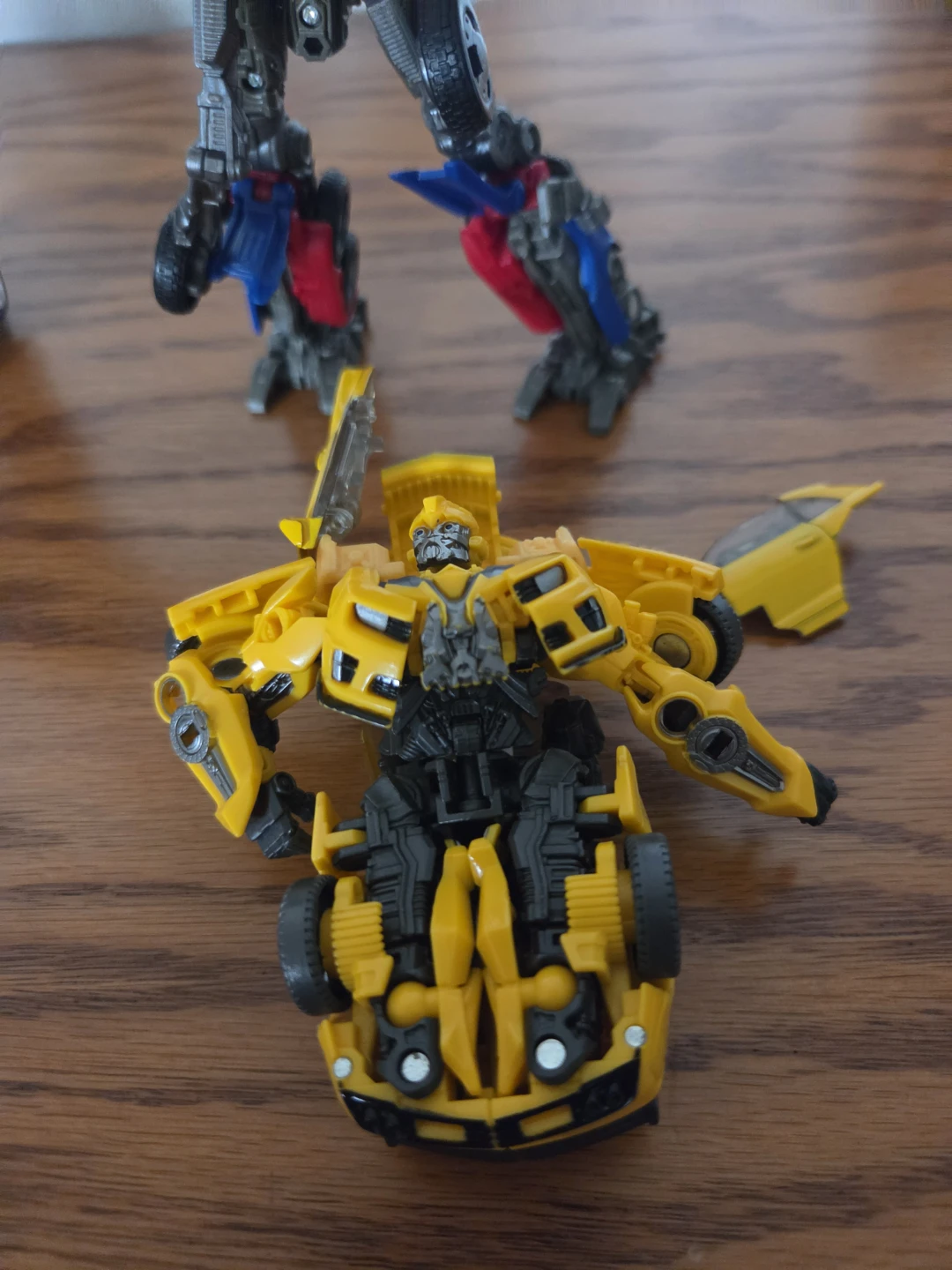 Hasbro Transformers Studio Series 44 Buzzworthy Bumblebee - photo 3