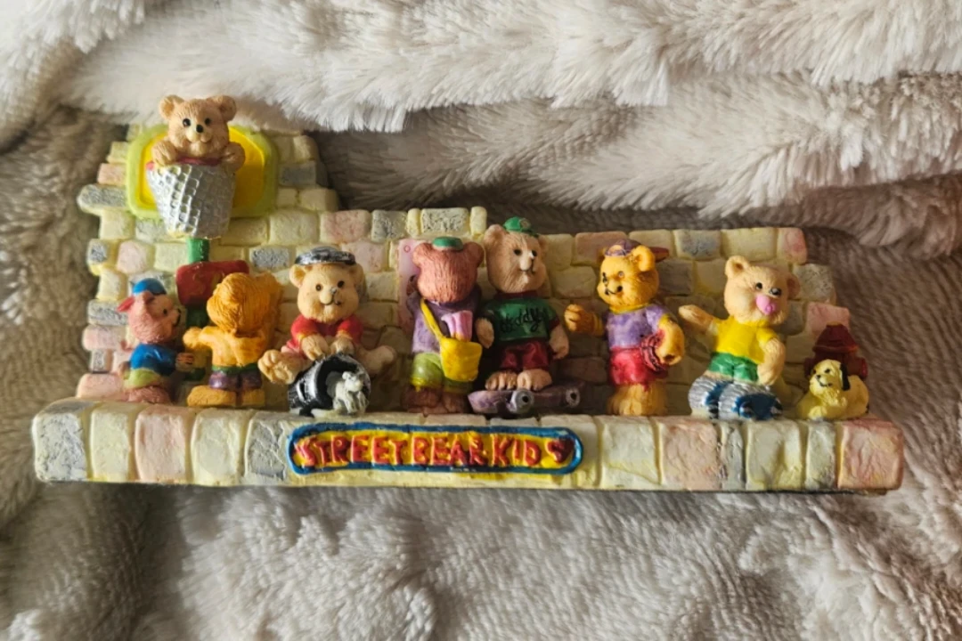 Street Bear Kids figurine