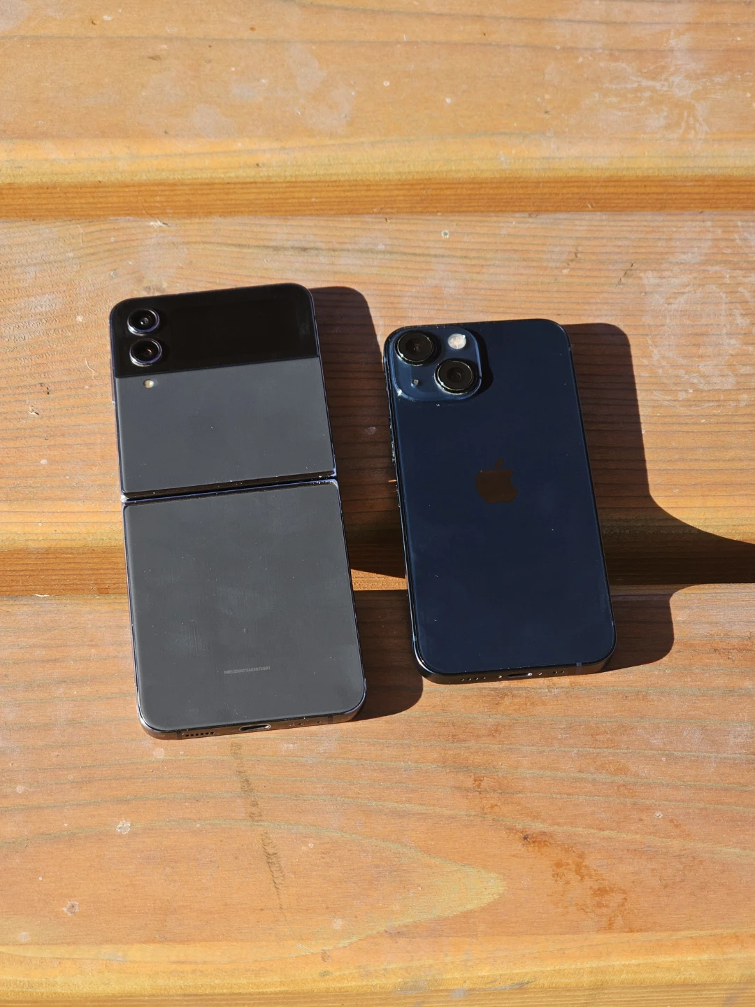 Zflip 4 and iphone 13 mini