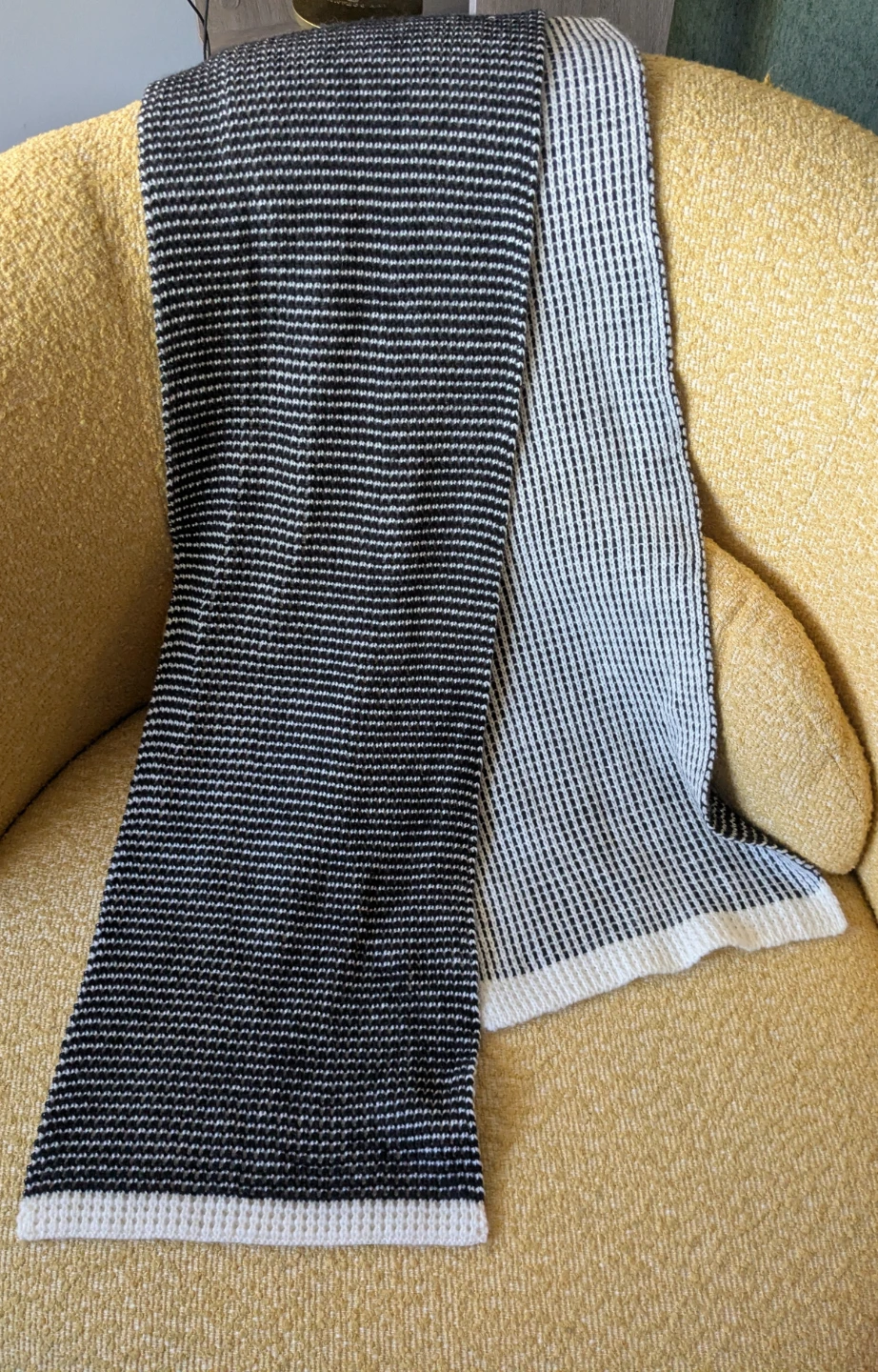 Cole Haan Black White Reversible Knit Scarf 70 x 10