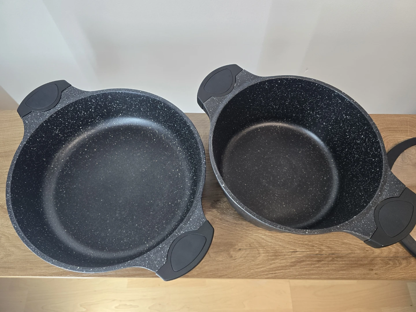 Two Black Speckled Non-Stick Pots with Lids - photo 3