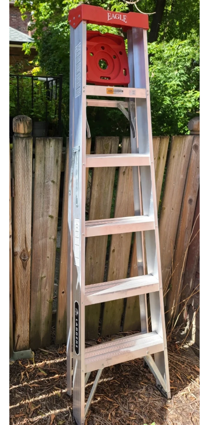 LIKE NEW Eagle 6-ft Aluminum Step Ladder (5 Steps) - photo 2