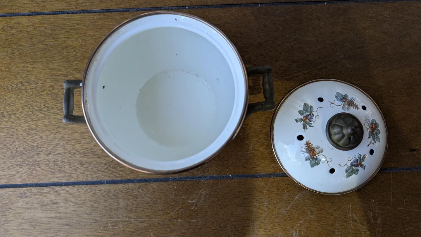 Vintage Enamel Pot with Lid - photo 4
