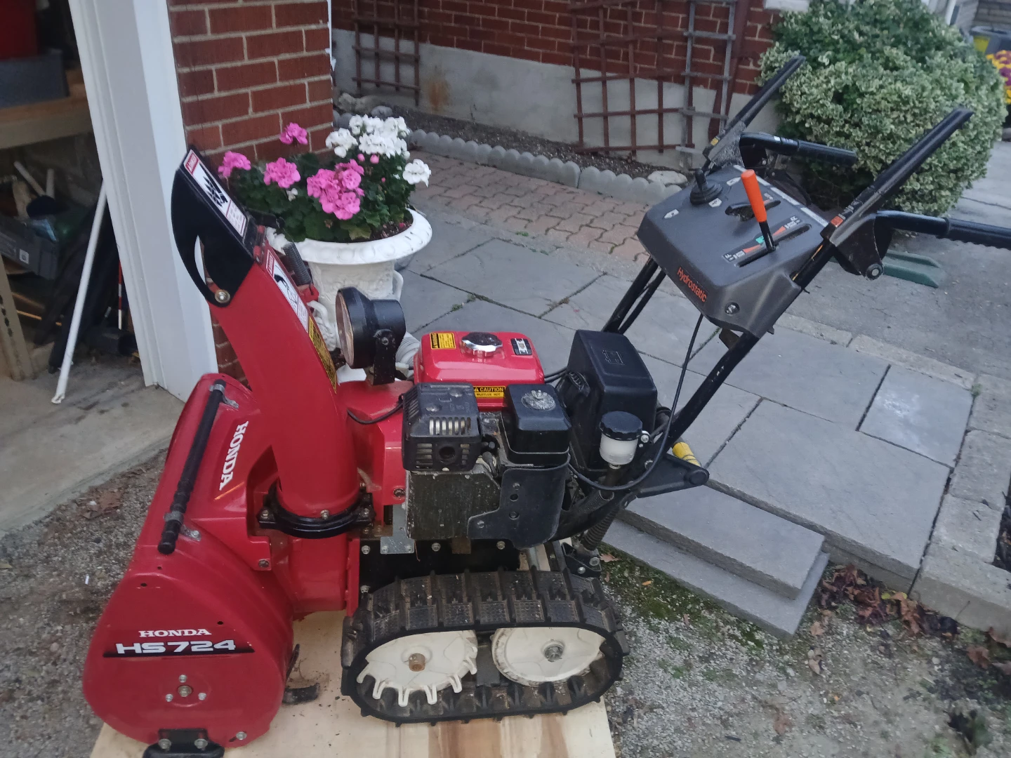 Honda HS724 Snowblower - photo 4