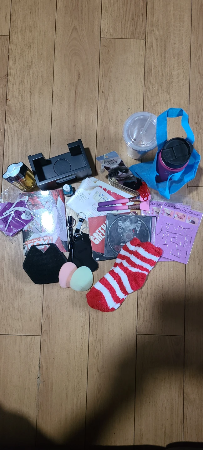Assorted Beauty and Accessory Bundle - photo 2
