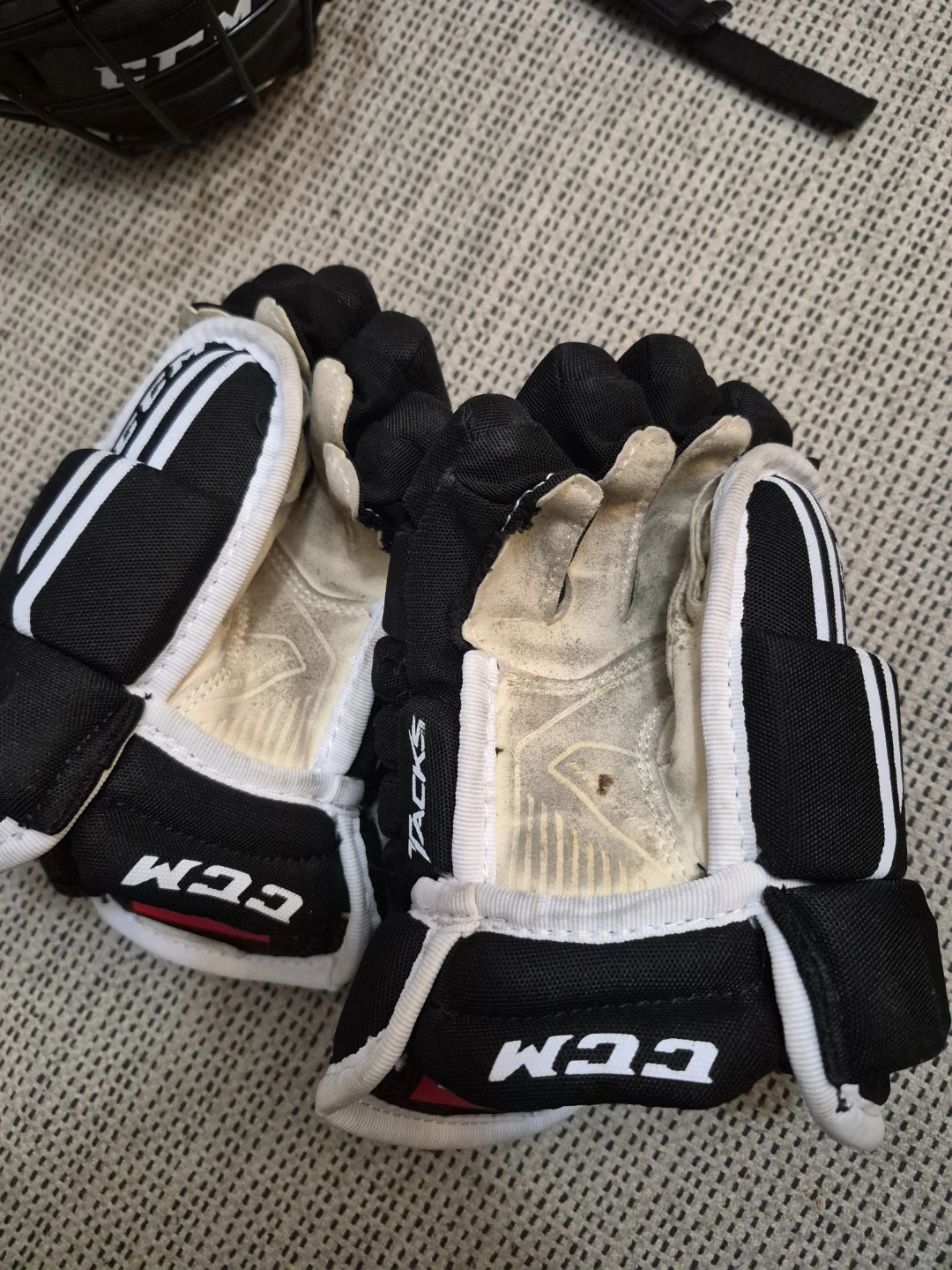 CCM Hockey Helmet and Tacks Gloves Set - photo 2
