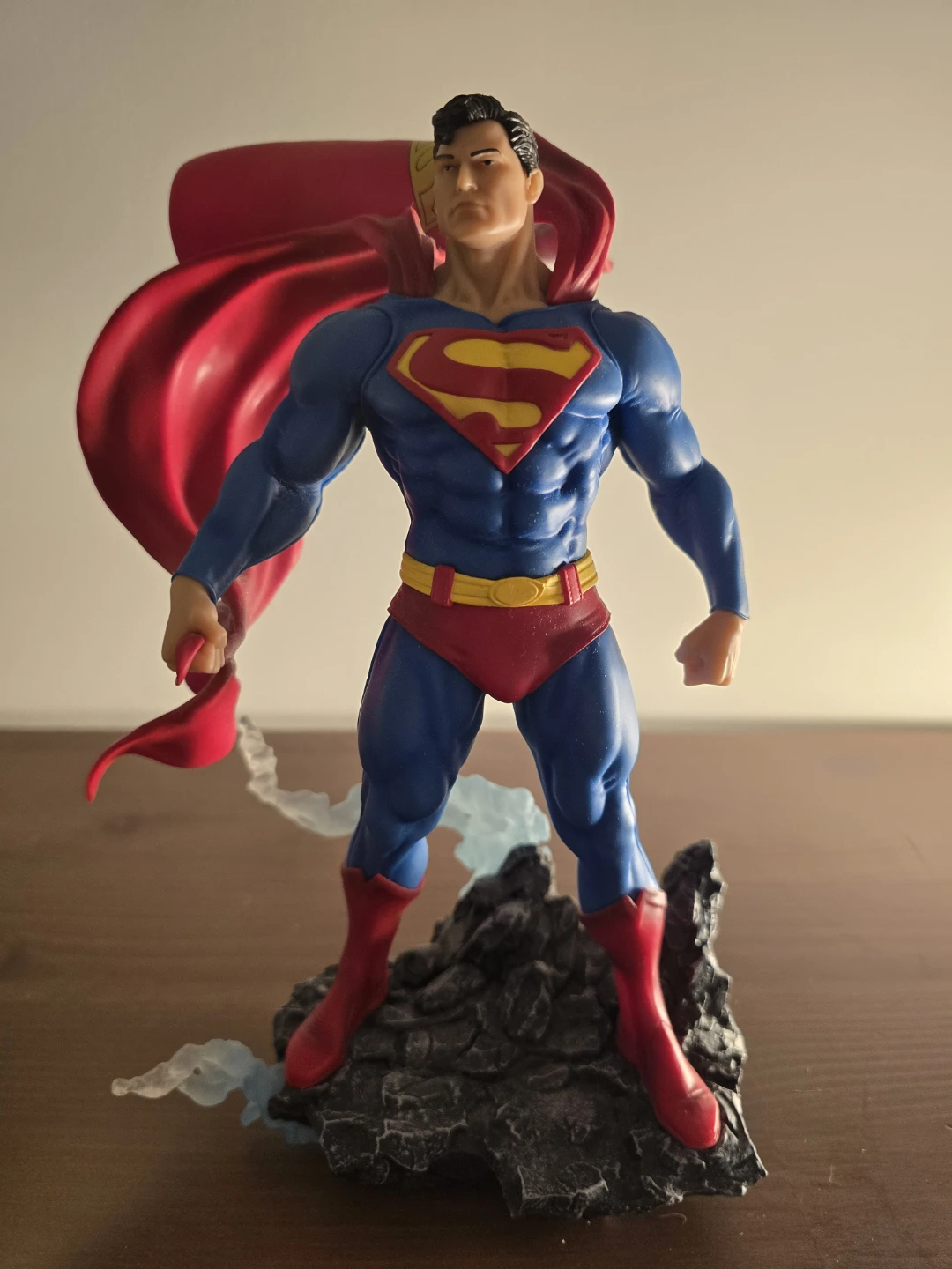 Superman Action Figure Statue - photo 2