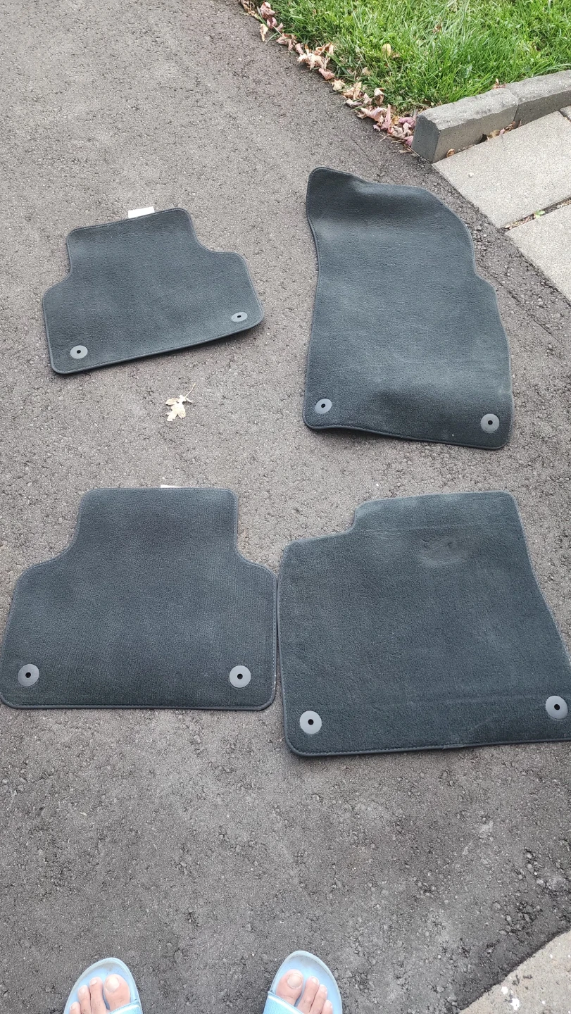 Audi Q7 OEM Carpet Floor Mats