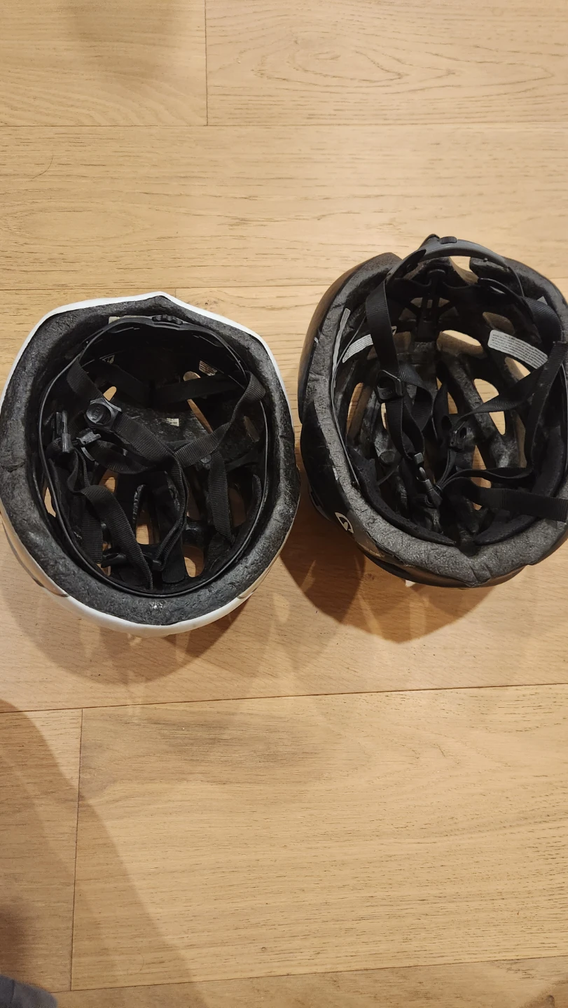 Two bicycle helmets - photo 2