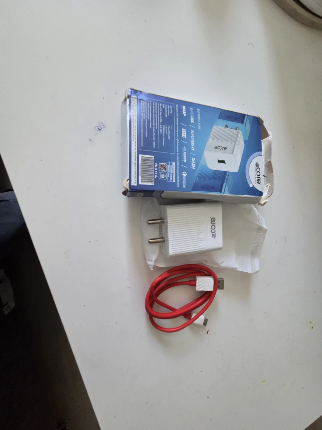 Core travel charger with cable - photo 3