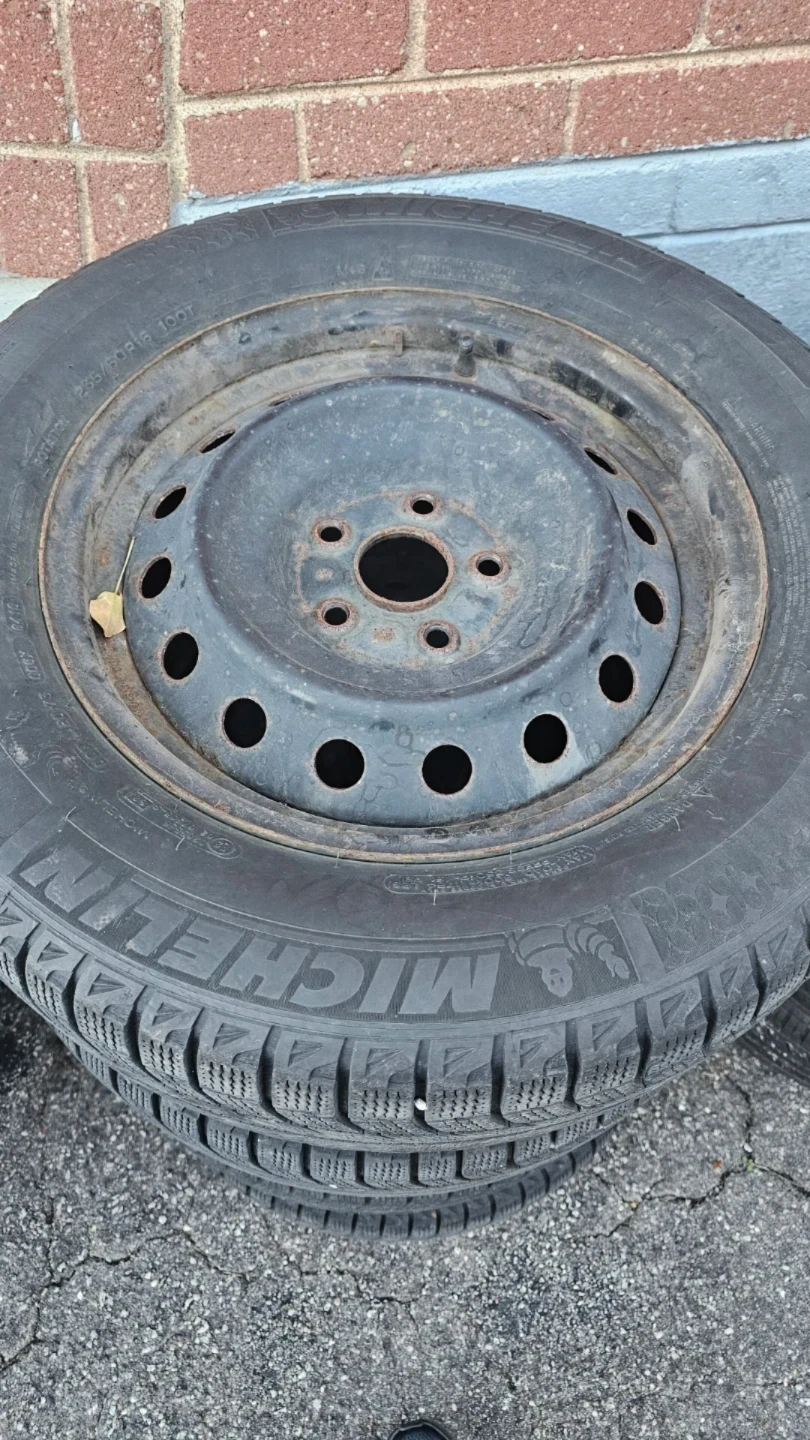 Set of 4 Michelin 235/60R16 Winter Tires - photo 2