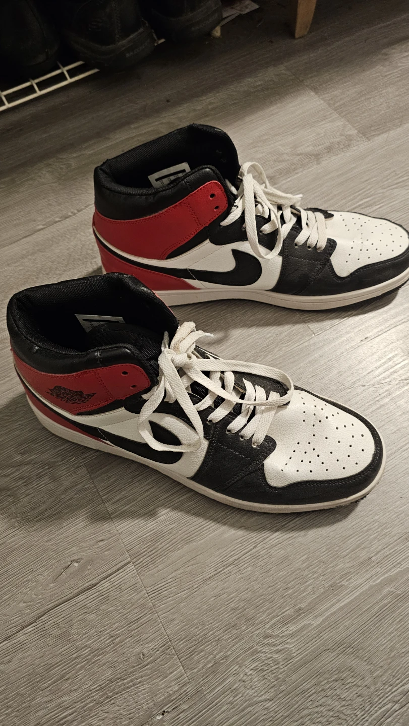 **Move out Sale**Nike Air Jordan 1 Mid Black Red White