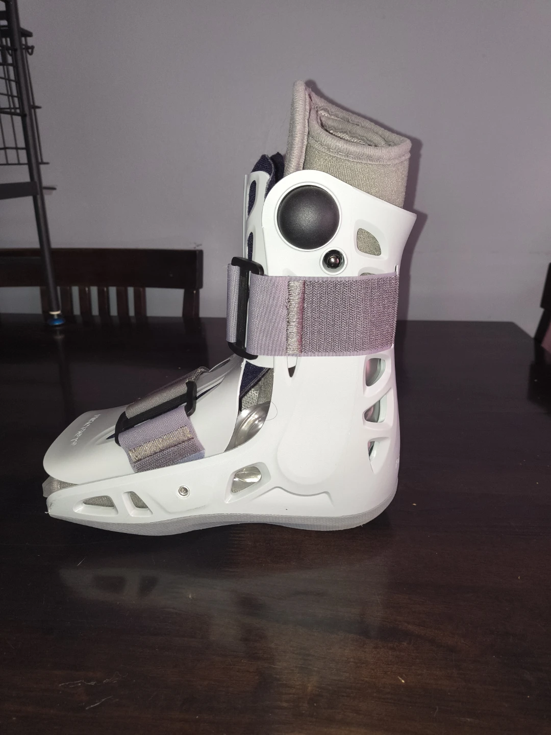 Small Aircast Walking Boot (Like new) - photo 2