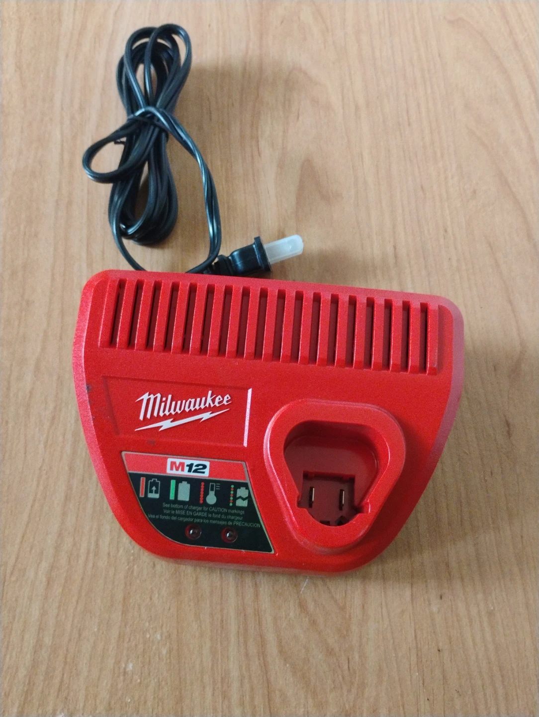 Milwaukee M12 Battery Charger