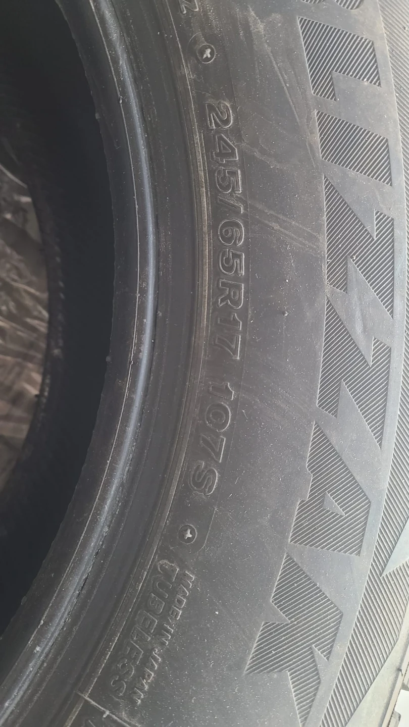 Bridgestone Blizzak DM-V2 245/65R17 Winter Tires - photo 2
