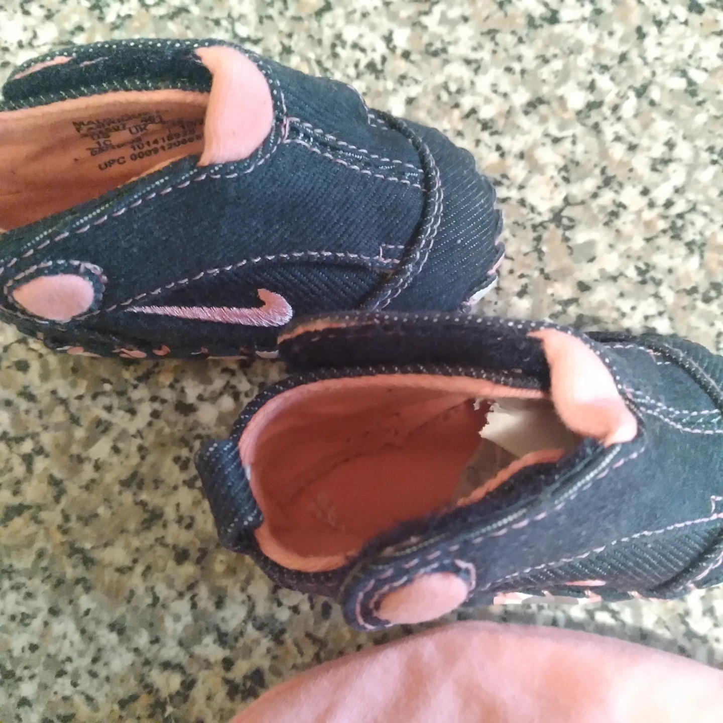 Nike Baby Crib Shoes and Beanie Set - photo 4