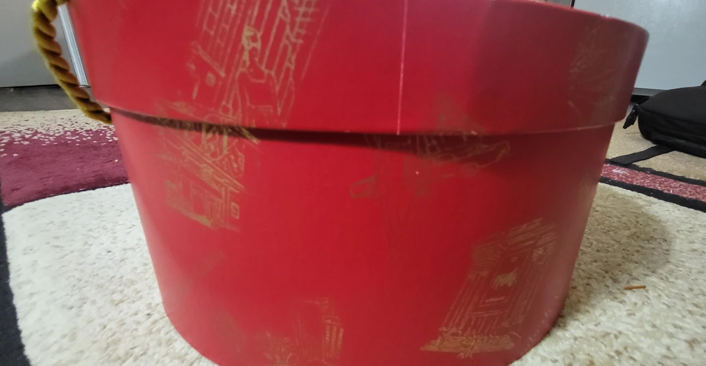 Elizabeth Arden Round Gift Box - photo 3