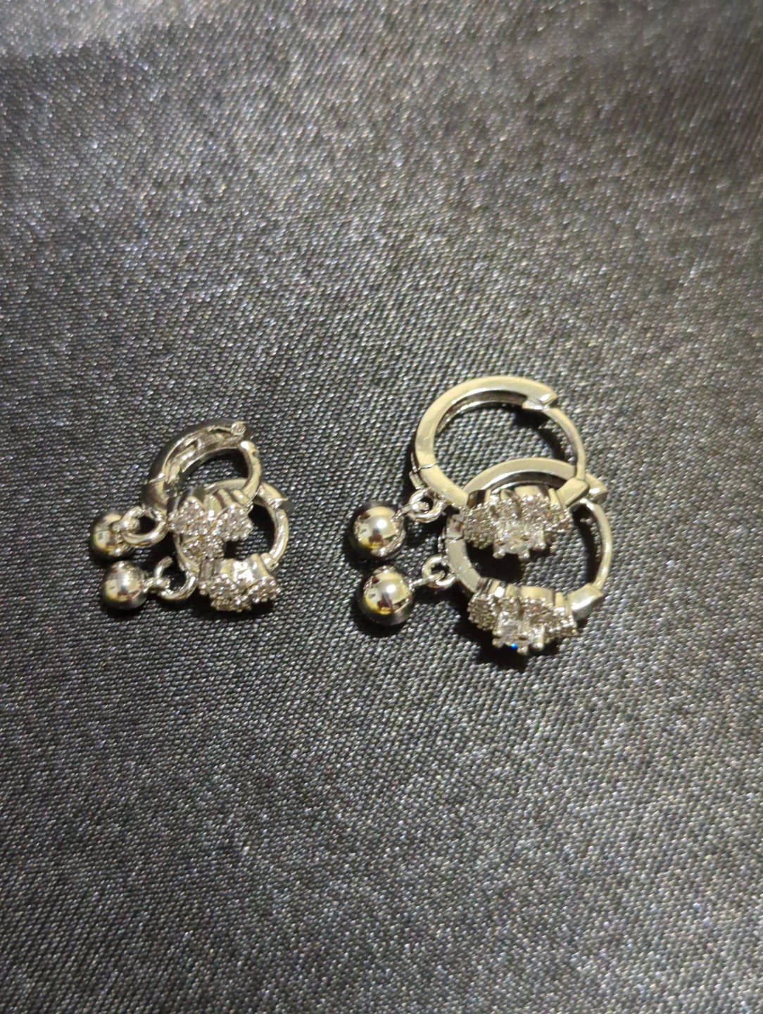 Two pairs of silver tone dangle earrings - photo 5