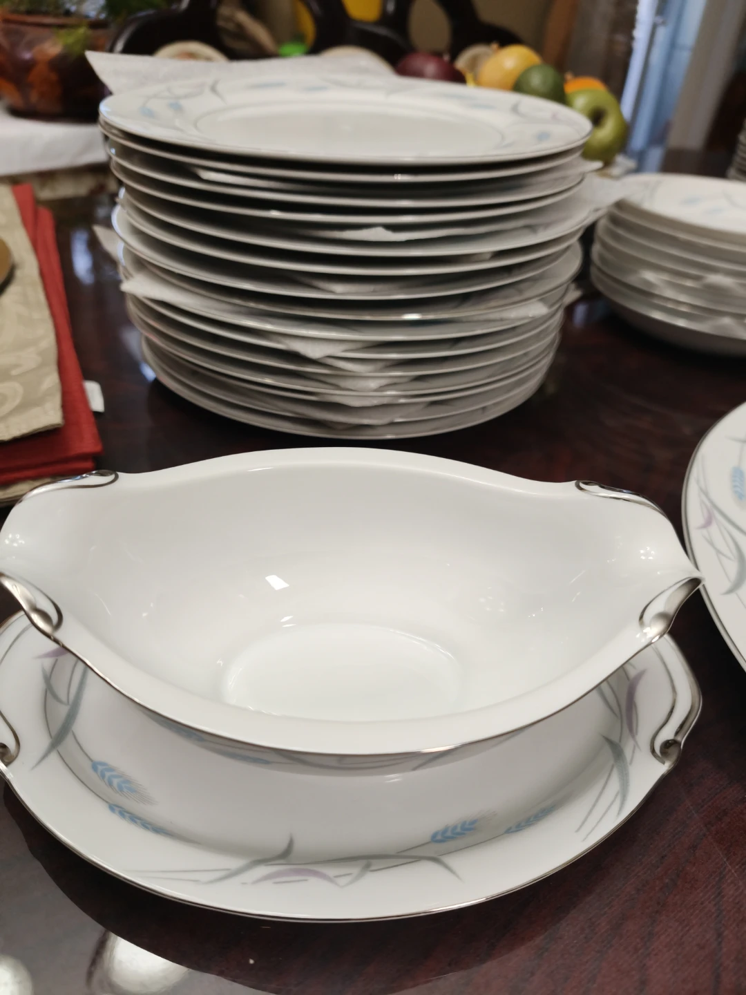 Beautiful Vintage Valmont China "Royal Wheat" Dinnerware Set - photo 4