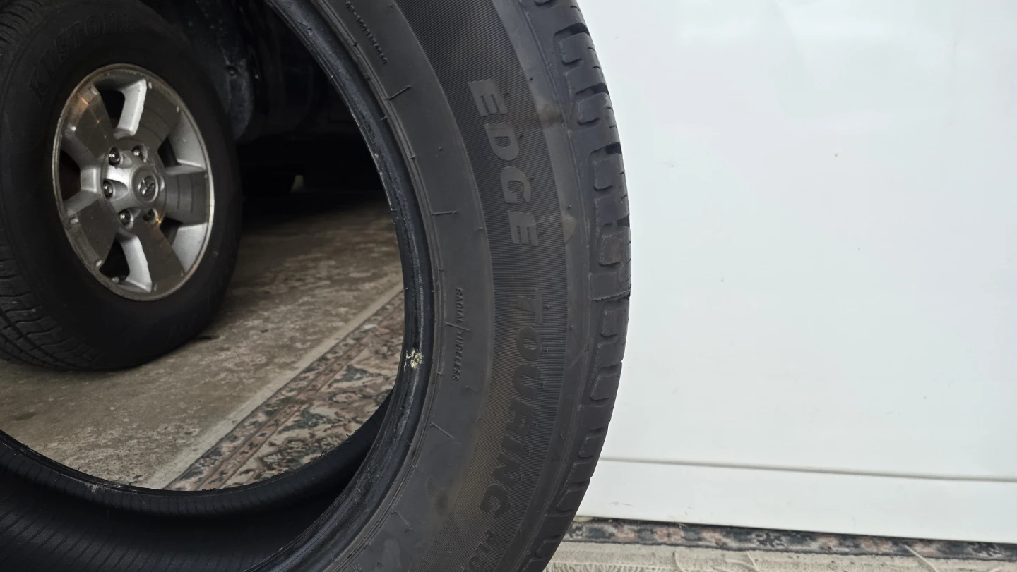 Set of 4 Kelly Edge Touring 235/60R18 Tires