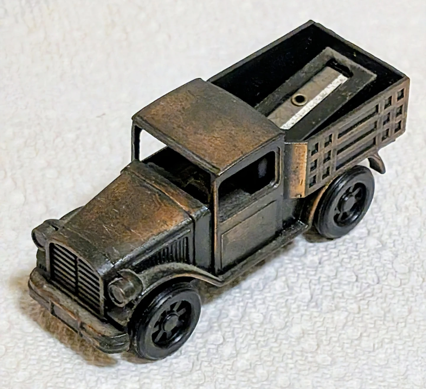 Vintage Style Metal Pencil Sharpeners Set - photo 3