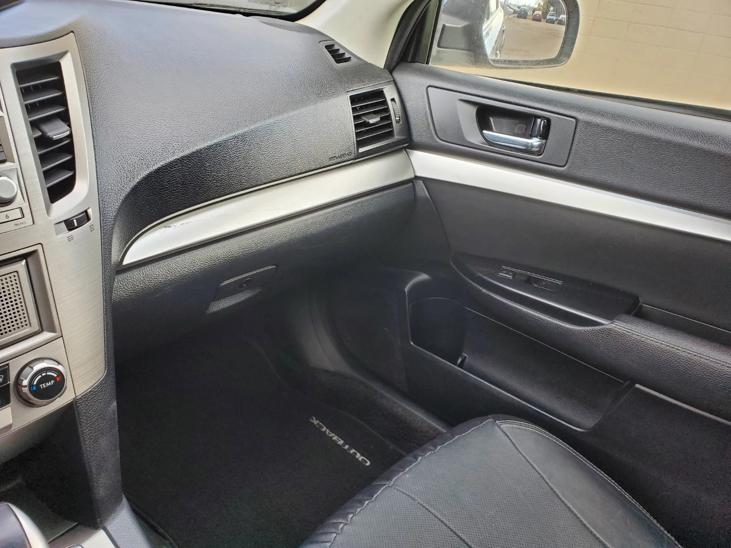 Subaru Outback Dark Grey SUV - photo 3