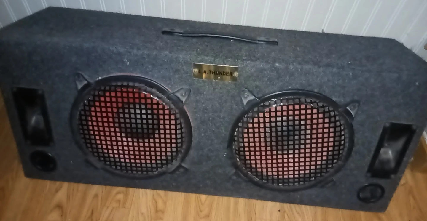 Speaker box for 10" subs