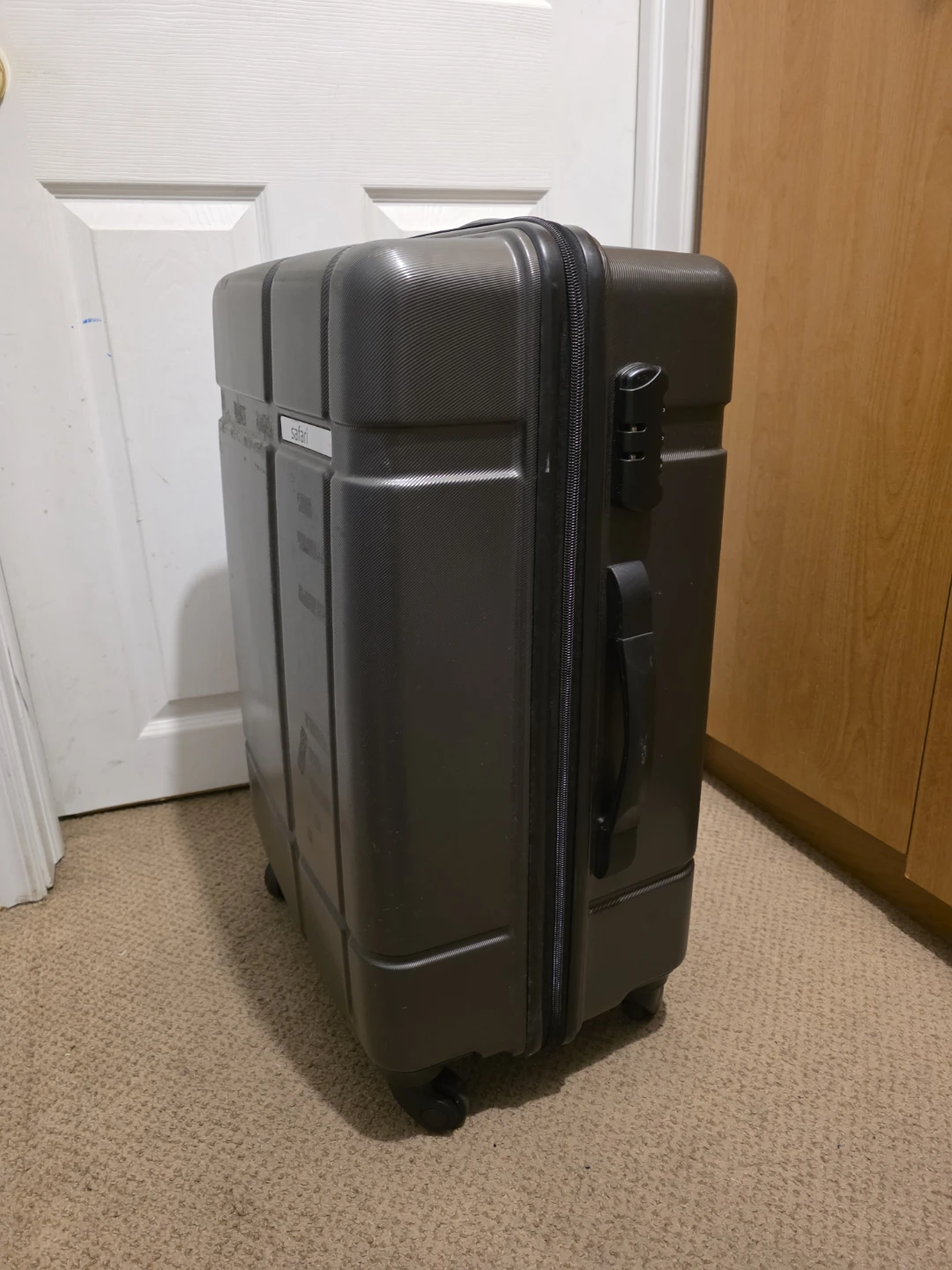 Safari Hard Shell Luggage bag - photo 2