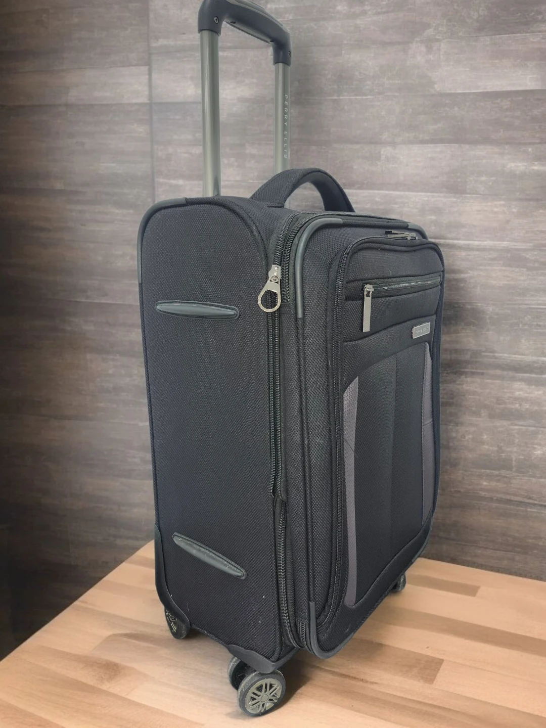 Perry Ellis Portfolio Carry-On Luggage - photo 3