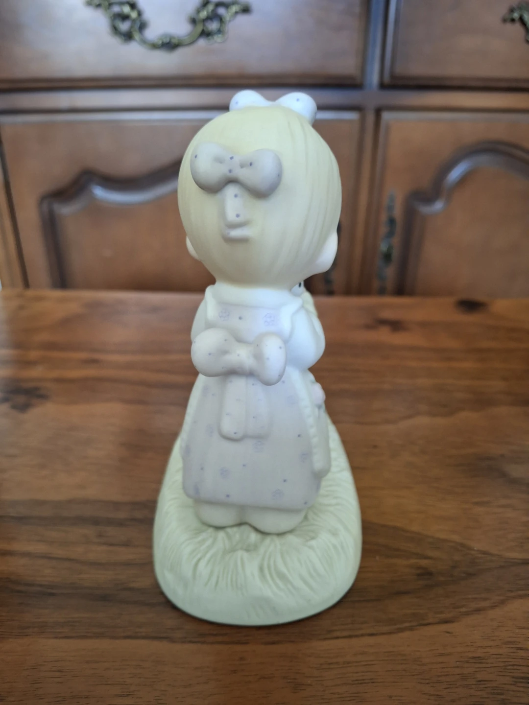 Precious Moments Figurine with Bird - photo 2