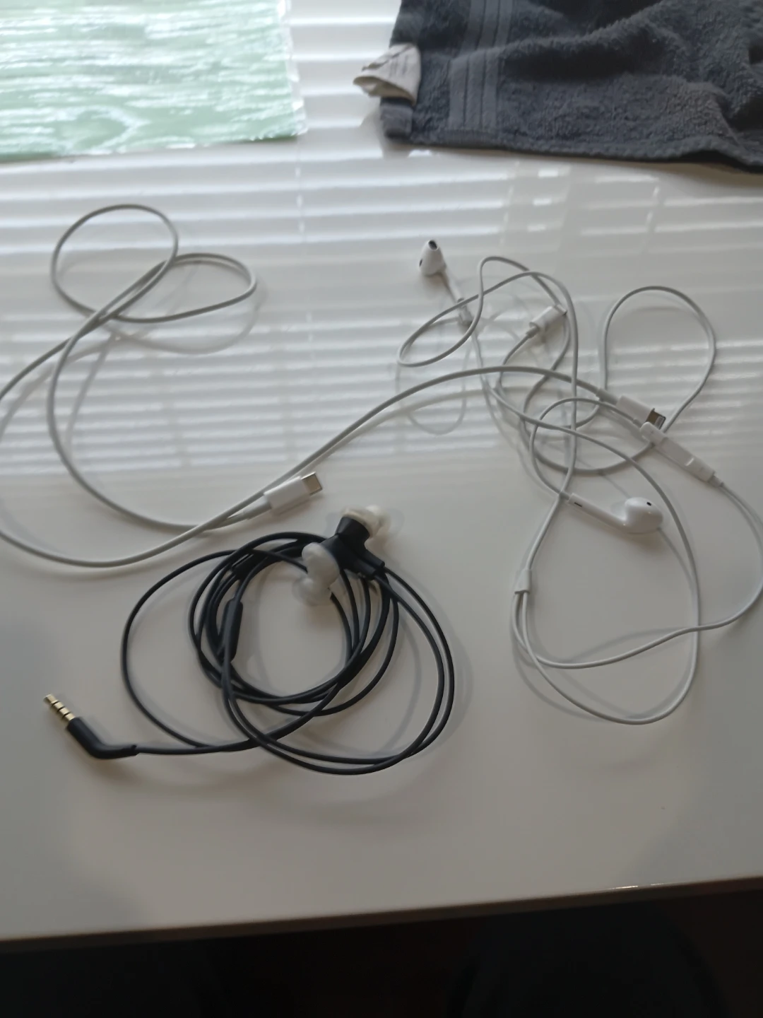 Apple lightning charger and earpods and a aux headphones jbl