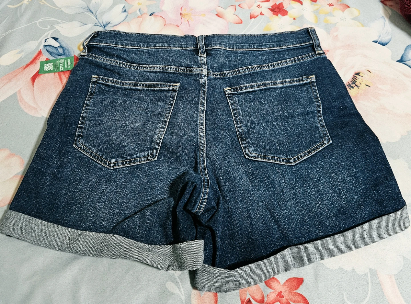Gap 5 Inch Girlfriend Shorts - Size 31 - photo 3