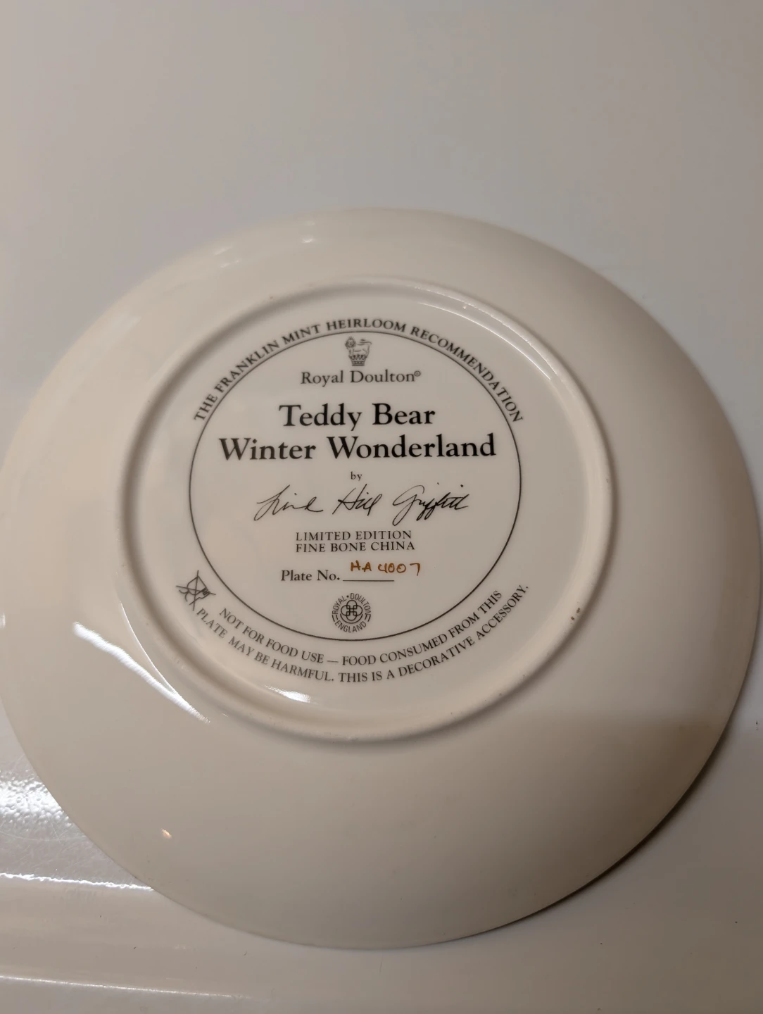 Royal Doulton Teddy Bear Winter Wonderland Plate - photo 2