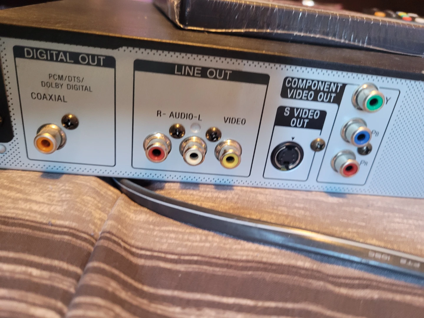Working dvd player w/ remote - photo 2