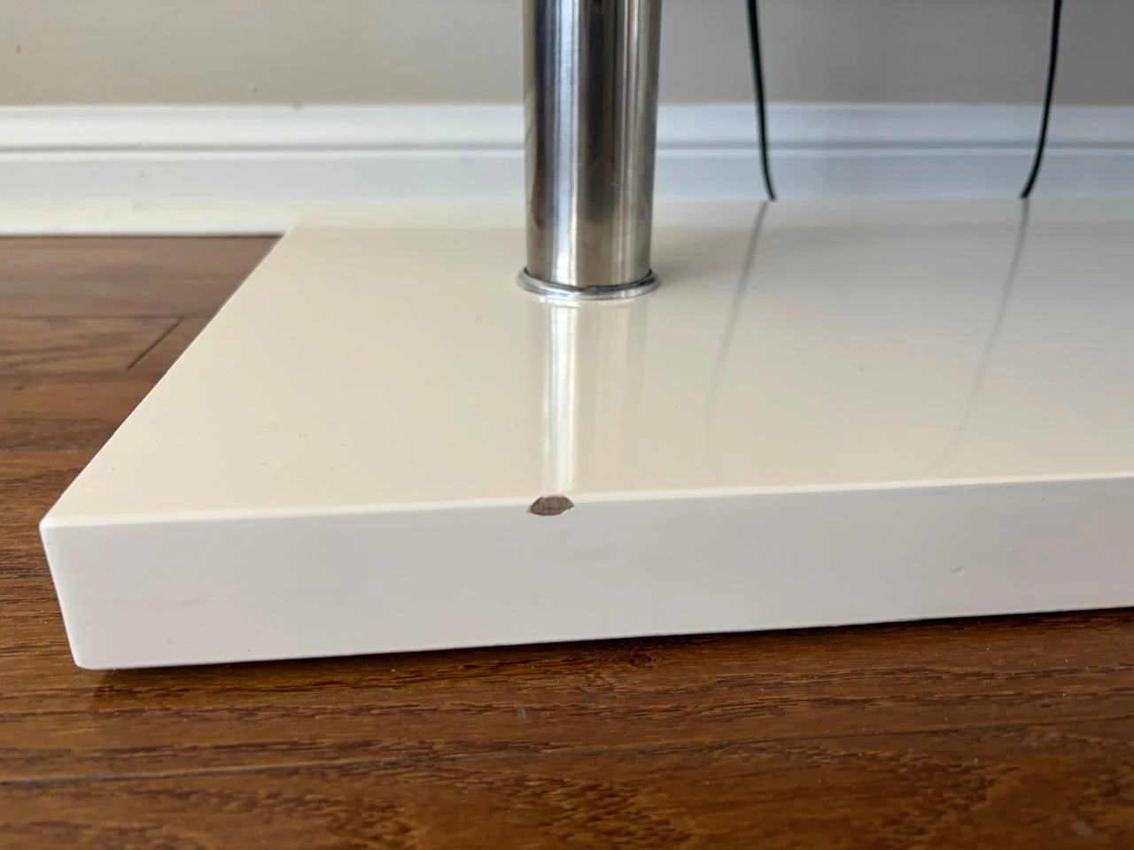 Modern White High Gloss S-Shaped TV Stand - photo 5