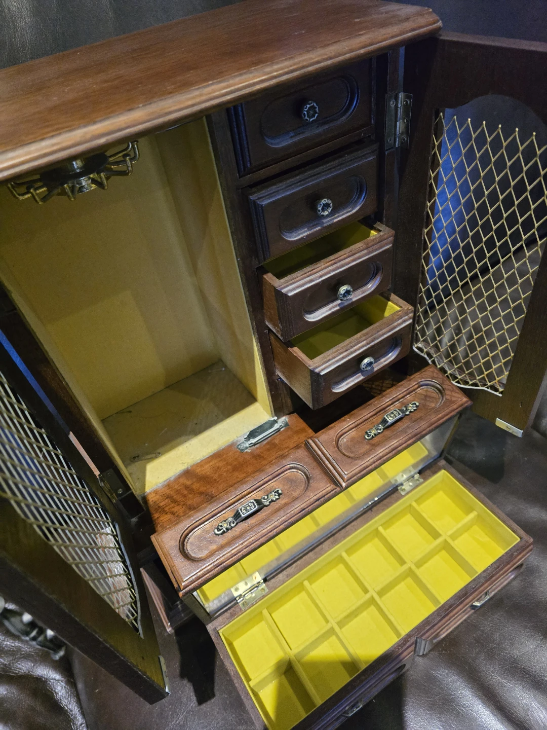 Wooden Jewellery Armoire Cabinet - photo 4