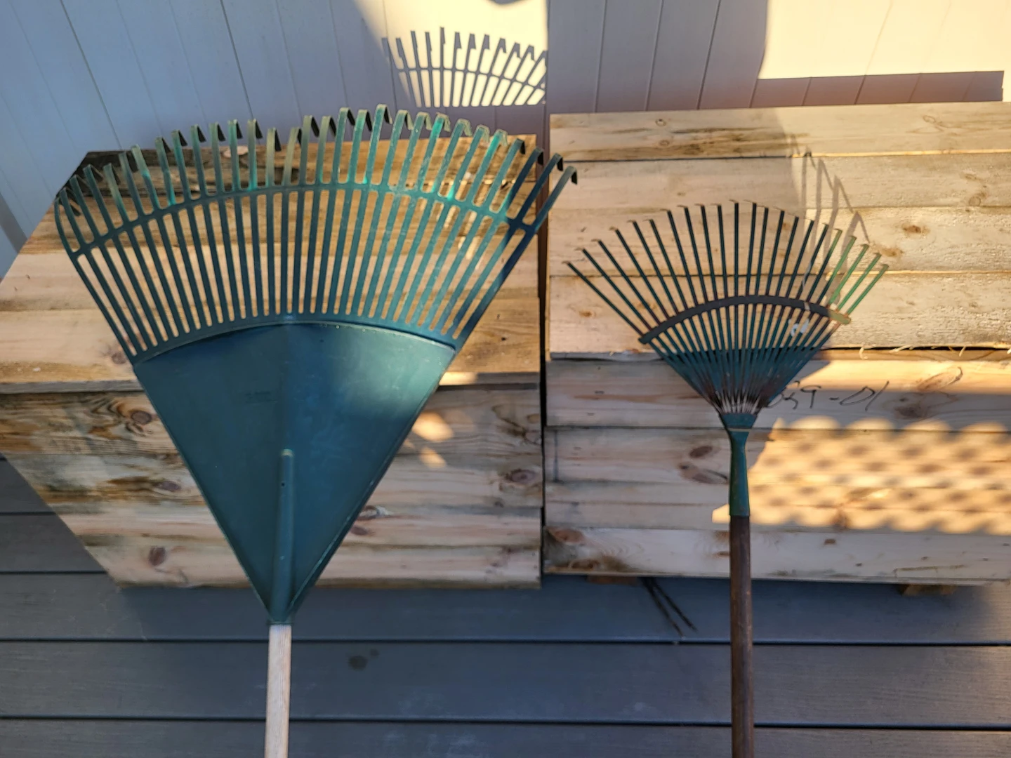 Garden Leaf Fan Rakes - photo 2