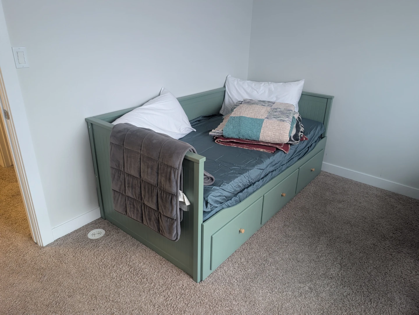 Like new Hemnes daybed *frame only*